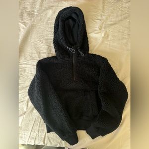 CROPPED LULULEMON SHERPA HOODIE